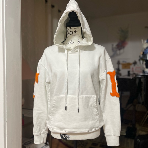 EUC Women’s Size Medium Burberry Appliquéd TB Logo Hoodie 100% Cotton In White